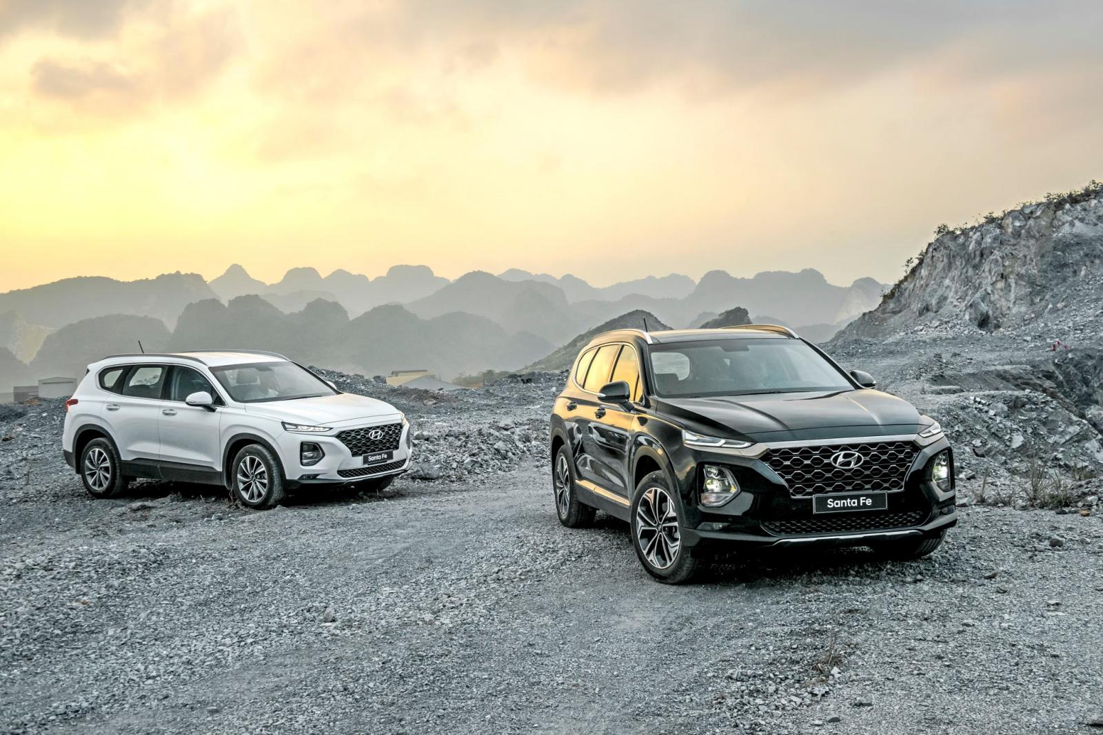 Nhiều người dùng bức xúc về việc Hyundai Santa Fe 2019 “bán bia kèm lạc” trong tháng sát Tết