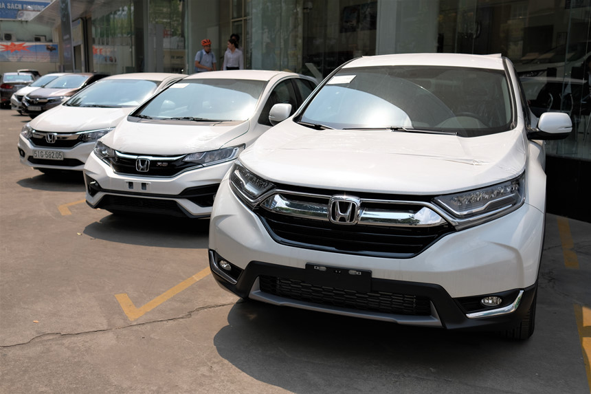 Hiện tại, Honda CR-V đang được bán đúng giá từ 983 triệu đến 1,093 tỷ đồng cho 3 phiên bản