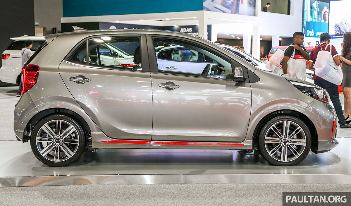 Kia Picanto GT-Line 2019 có nhiều chi tiết màu đỏ làm điểm nhấn