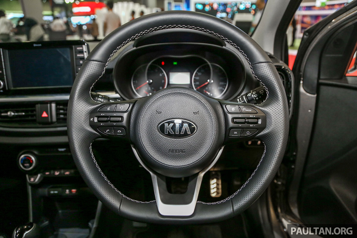 Vô lăng đáy phẳng của Kia Picanto GT-Line 2019