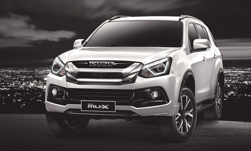 Isuzu MU-X Onyx 2019 được trang bị vành hợp kim 18 inch với 5 chấu hình chữ Y