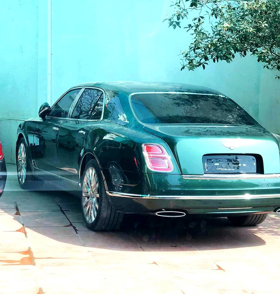 Chiếc Bentley Mulsanne thế hệ mới này có màu sơn xanh lục
