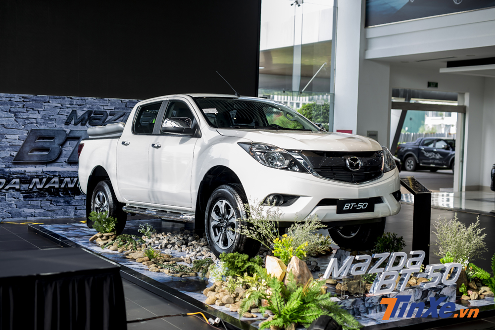 Mazda BT-50 được nhập khẩu nguyên chiếc từ Thái Lan nhưng doanh số không thực sự nổi trội nên được áp dụng chương trình khuyến mãi nhằm kích cầu Mazda BT-50 được nhập khẩu nguyên chiếc từ Thái Lan nhưng doanh số không thực sự nổi trội nên được áp dụng chương trình khuyến mãi nhằm kích cầu