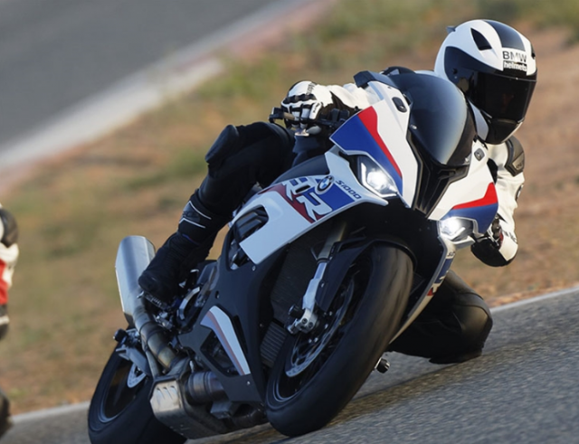 Thiết kế đèn pha bất đối xứng đã không còn Thiết kế đèn pha bất đối xứng đã không còn