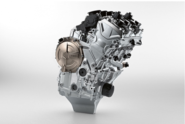 Động cơ của BMW S1000RR 2019 vẫn là loại 4 xylanh của thế hệ trước, nhưng đã được hiệu chỉnh và nâng cấp giúp giảm 4 kg trọng lượng và tăng thêm 8 mã lực công suất Động cơ của BMW S1000RR 2019 vẫn là loại 4 xylanh của thế hệ trước, nhưng đã được hiệu chỉnh và nâng cấp giúp giảm 4 kg trọng lượng và tăng thêm 8 mã lực công suất