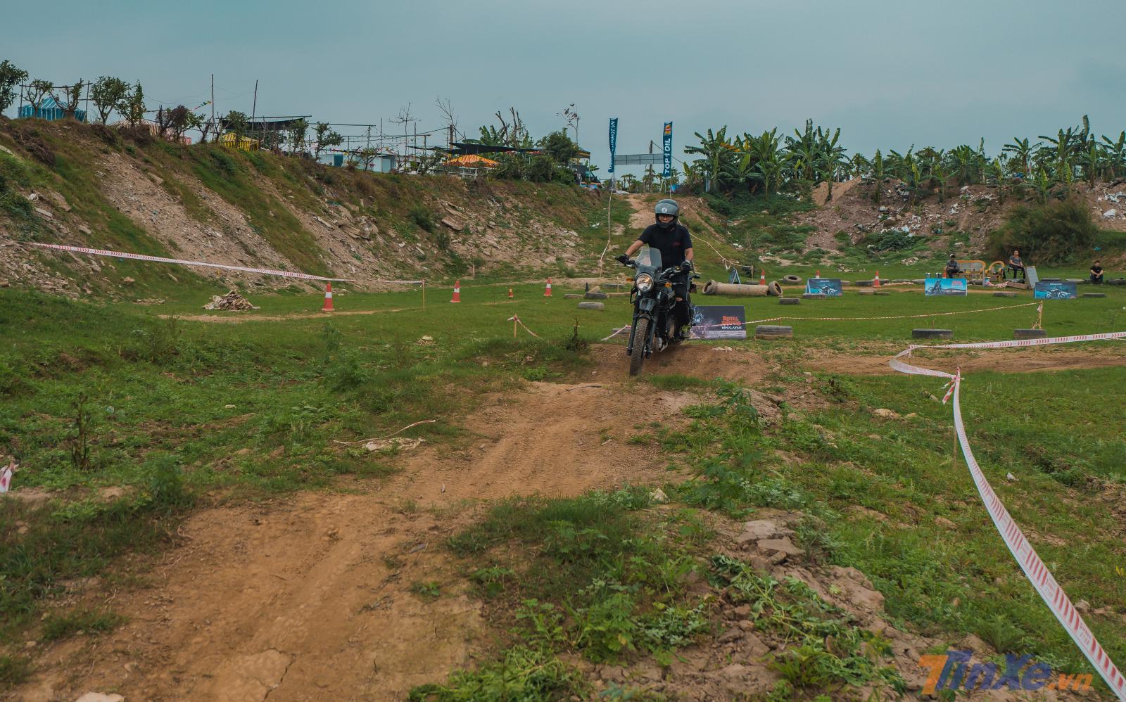 Các bài trải nghiệm tại đường track khá đa dạng với các dốc liên tục, các khúc cua gấp Các bài trải nghiệm tại đường track khá đa dạng với các dốc liên tục, các khúc cua gấp