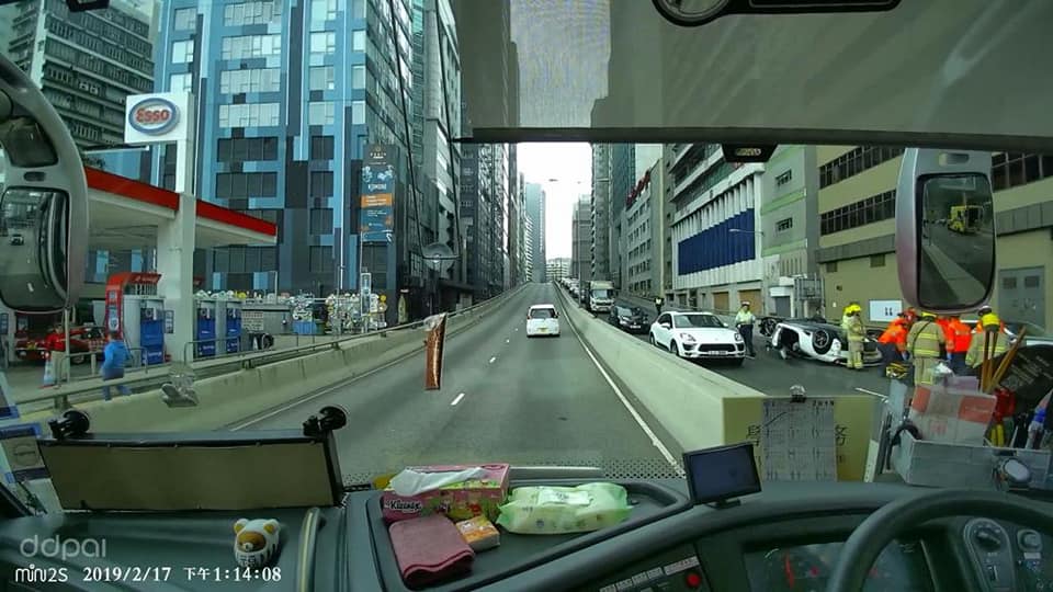 Siêu xe Ferrari 458 Speciale màu trắng tại Hồng Kông gặp nạn