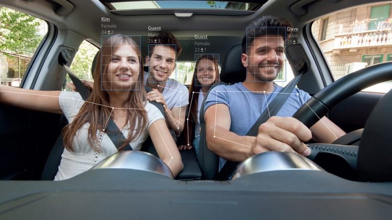 CabinSense của Eyesight Technologies có thể nhận dạng chi tiết mọi người ngồi trên xe