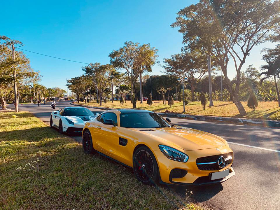 Cặp đôi siêu xe hàng hiếm của doanh nhân Sài thành du Xuân đầu năm Kỷ Hợi đến Vũng Tàu