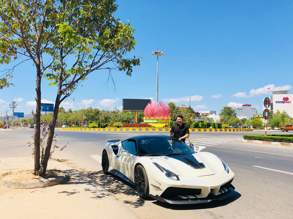 Đây cũng là 1 trong 20 chiếc Ferrari 488 GTB trên thế giới mang gói độ Misha Designs