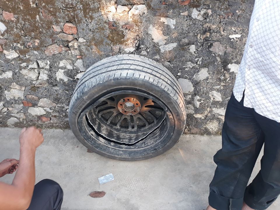 1 mâm xe rụng bánh và bị nứt khá nghiêm trọng