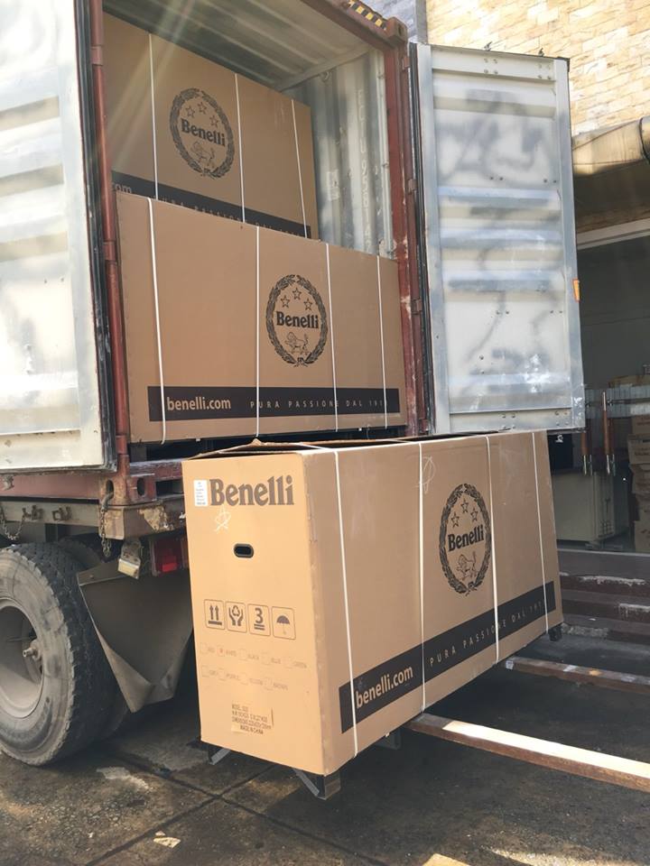 Những chiếc Benelli 302S đầu tiên được hạ công Những chiếc Benelli 302S đầu tiên được hạ công