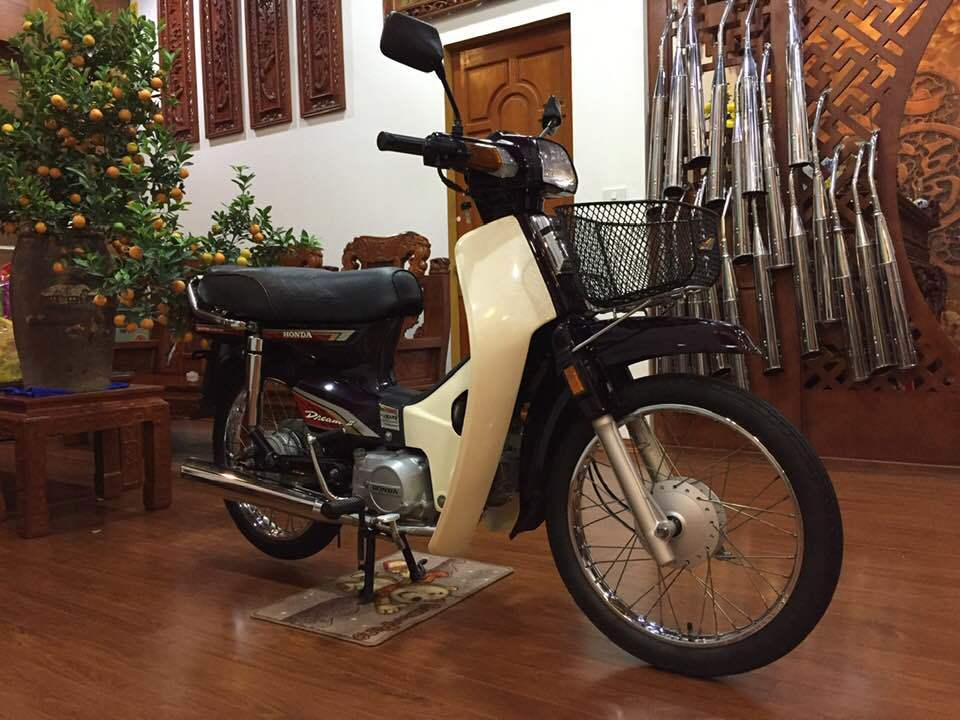 Honda Dream Thái trị giá 300 triệu đồng Honda Dream Thái trị giá 300 triệu đồng