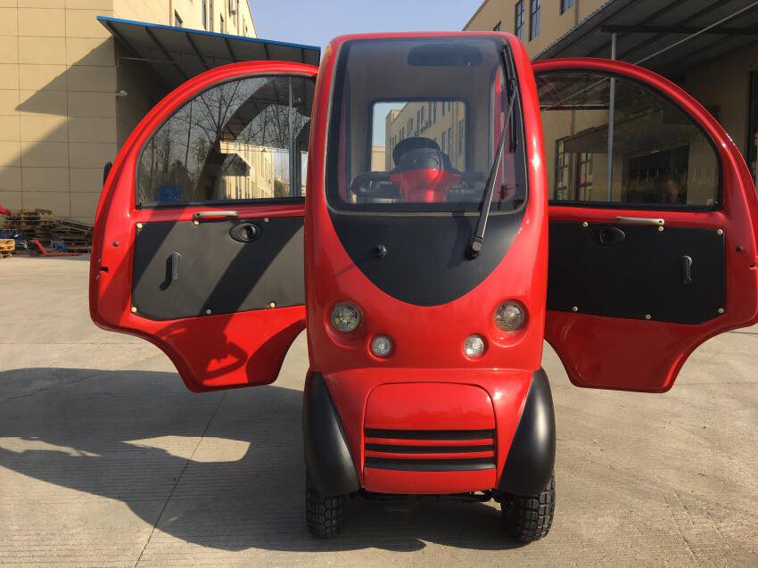 Với 1 chỗ ngồi duy nhất, chiếc ô tô điện mini này khá nhỏ nhắn Với 1 chỗ ngồi duy nhất, chiếc ô tô điện mini này khá nhỏ nhắn