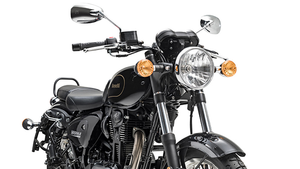 Đầu đèn xe sử dụng toàn bộ là đèn tròn classic, kết hợp với cặp phuộc ống lồng và dè trước kim loại khá đẹp Đầu đèn xe sử dụng toàn bộ là đèn tròn classic, kết hợp với cặp phuộc ống lồng và dè trước kim loại khá đẹp