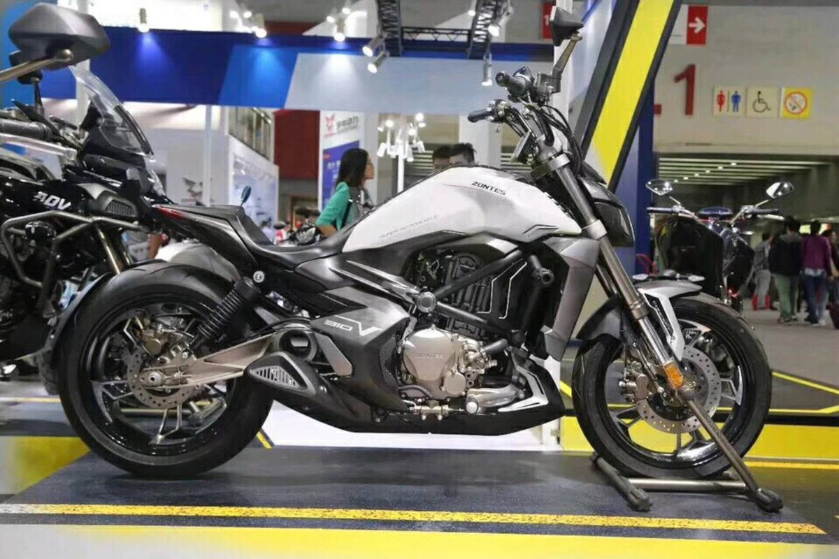 Tổng thể chiếc xe khá đẹp và hài hòa, không hề bị dại như một số mẫu xe Trung Quốc khác