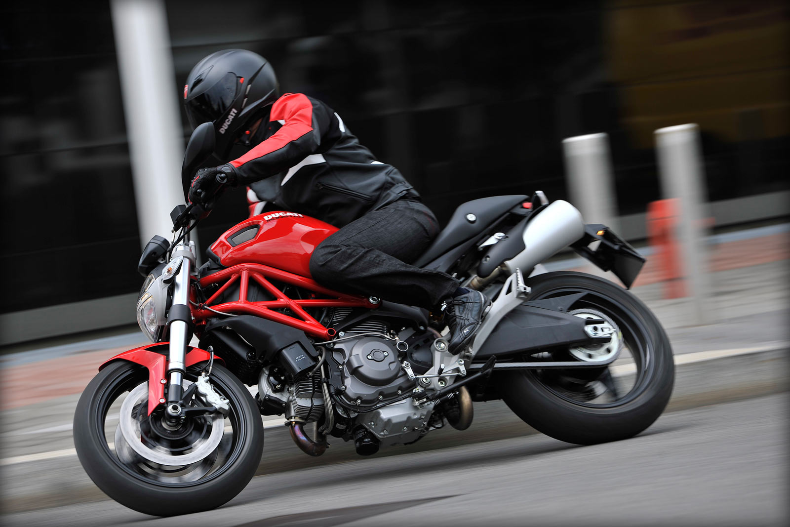 Những chiêc Naked bike mang lại cảm giác lái rất hợp lý cho nhiều loại đường Những chiêc Naked bike mang lại cảm giác lái rất hợp lý cho nhiều loại đường