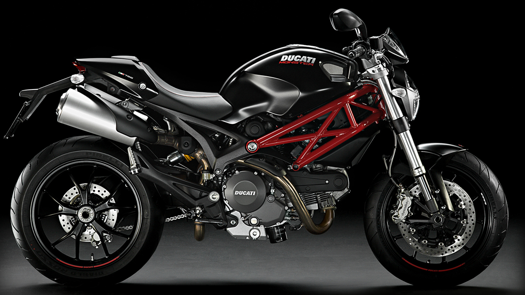 Monster vẫn là 1 trong những dòng xe nổi tiếng của Ducati với đặc điểm khung mắt cáo, bình xăng gồ cao Monster vẫn là 1 trong những dòng xe nổi tiếng của Ducati với đặc điểm khung mắt cáo, bình xăng gồ cao