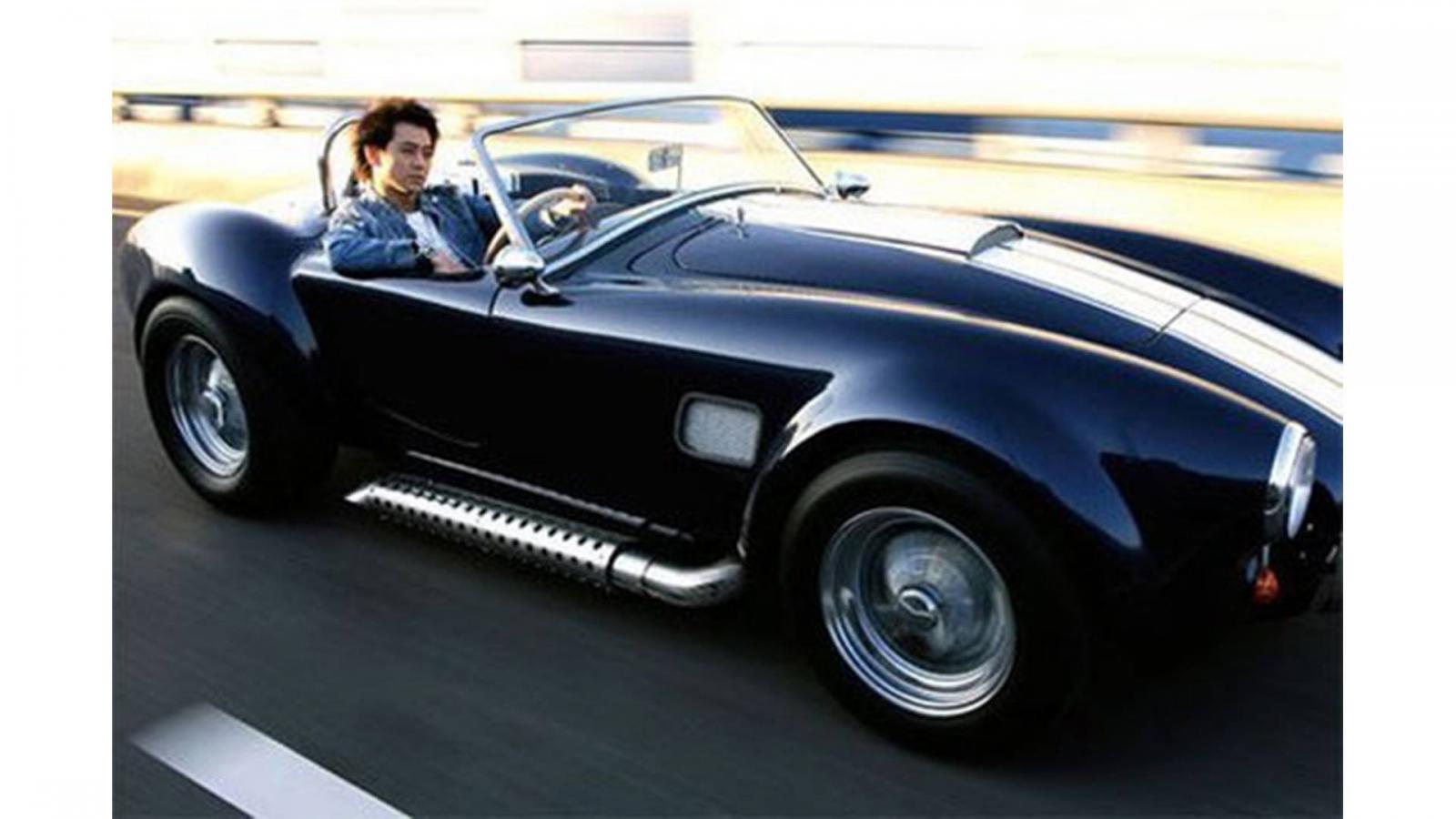 Lâm Chí Dĩnh cùng với Shelby Cobra Lâm Chí Dĩnh cùng với Shelby Cobra