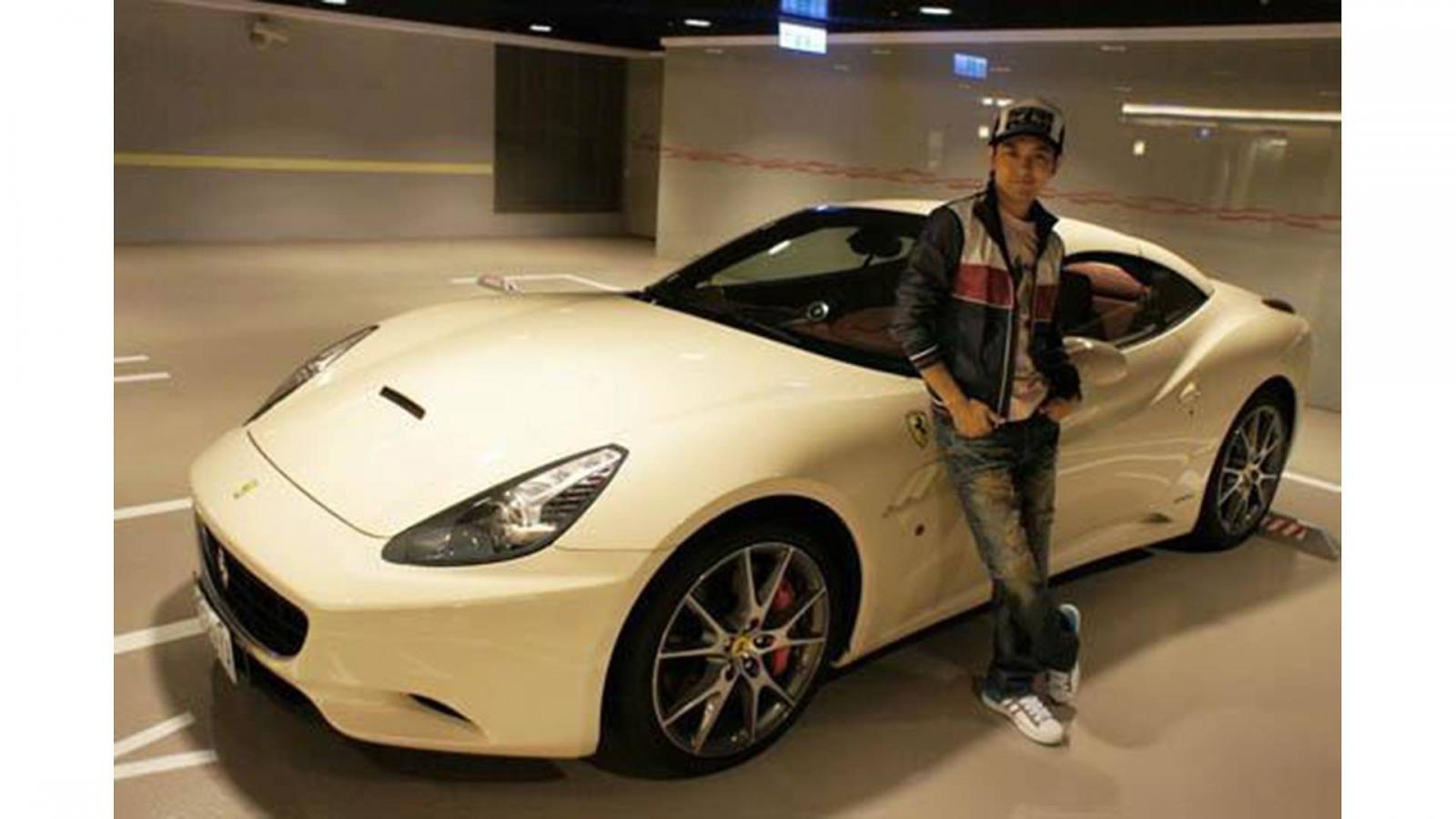 Lâm Chí Dĩnh còn sở hữu siêu xe mui trần Ferrari California Lâm Chí Dĩnh còn sở hữu siêu xe mui trần Ferrari California