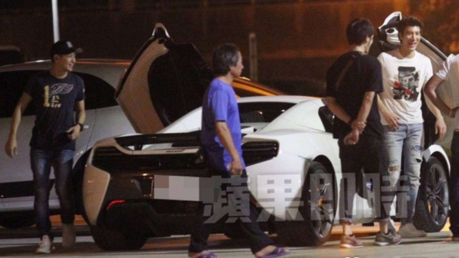 Chiếc siêu xe này rất hay được Lâm Chí Dĩnh lái đi dạo phố hay gặp mặt bạn bè Chiếc siêu xe này rất hay được Lâm Chí Dĩnh lái đi dạo phố hay gặp mặt bạn bè