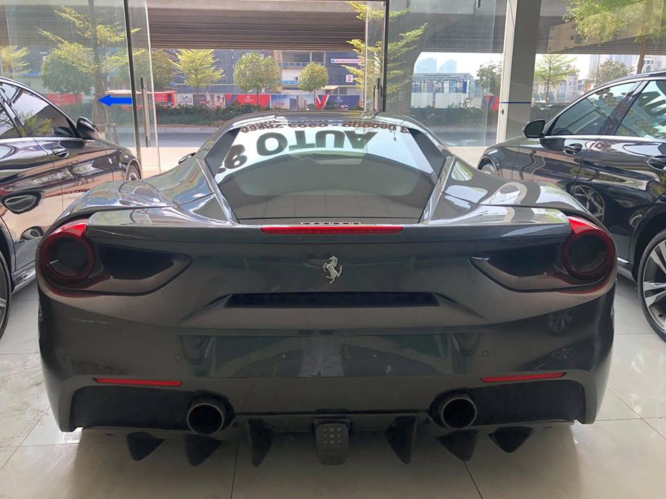 Sau 3 lần đổi chủ, siêu xe Ferrari 488 GTB màu xám này tiếp tục tìm người mua mới Sau 3 lần đổi chủ, siêu xe Ferrari 488 GTB màu xám này tiếp tục tìm người mua mới