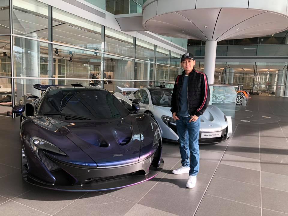 âm Chí Dĩnh chụp cùng 2 chiếc McLaren P1 âm Chí Dĩnh chụp cùng 2 chiếc McLaren P1