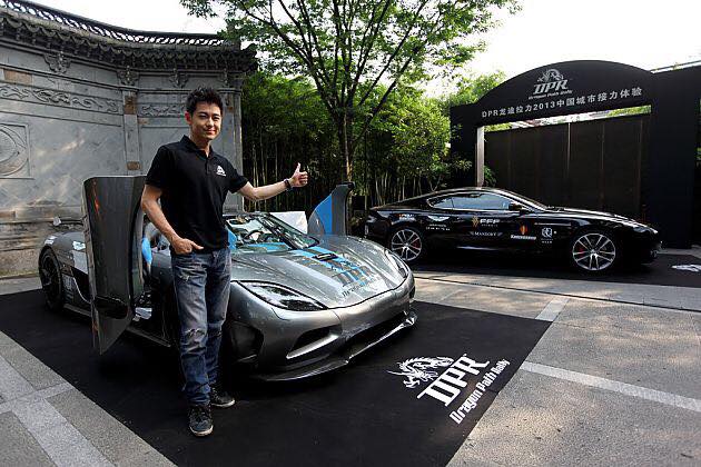Lâm Chí Dĩnh trong sự kiện ra mắt Koenigsegg Agera R tại Đài Loan Lâm Chí Dĩnh trong sự kiện ra mắt Koenigsegg Agera R tại Đài Loan
