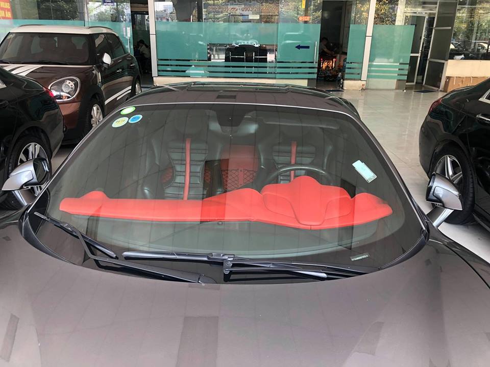 Chính vì mang biển số CV nên mức giá rao bán của siêu xe Ferrari 488 GTB này tương đương với giá bán của chiếc xe siêu sang Mercedes-Maybach S450 4Matic Chính vì mang biển số CV nên mức giá rao bán của siêu xe Ferrari 488 GTB này tương đương với giá bán của chiếc xe siêu sang Mercedes-Maybach S450 4Matic