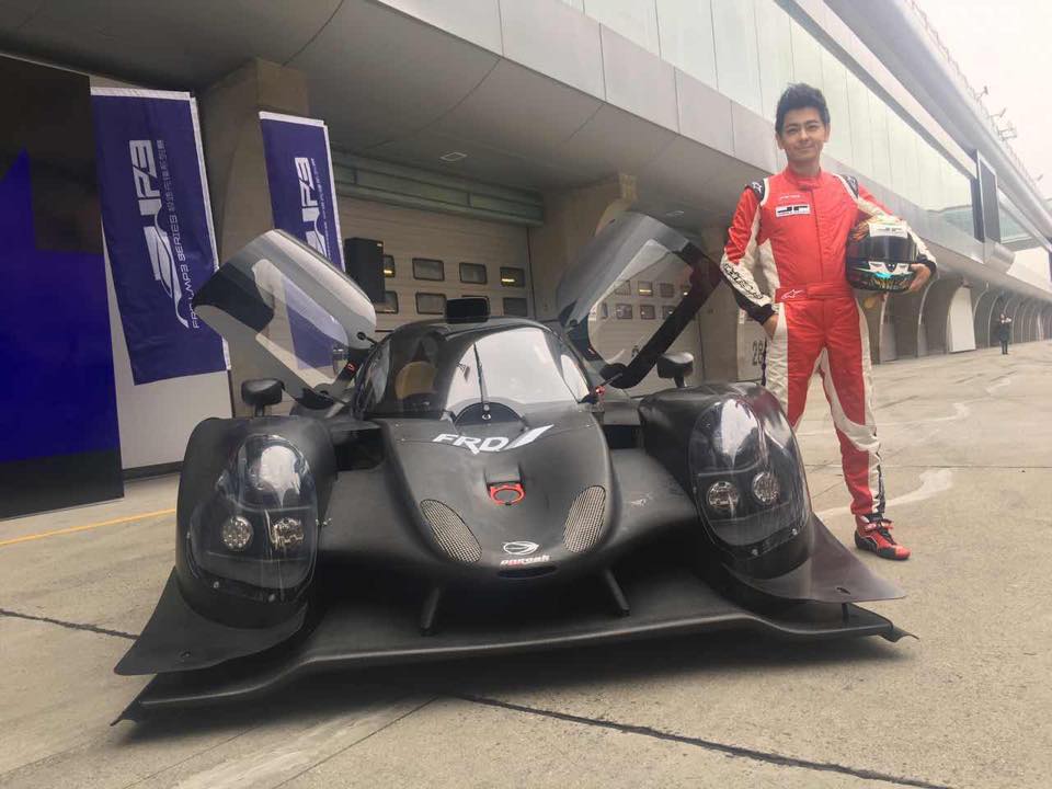 Chiếc xe đua của Lâm Chí Dĩnh Chiếc xe đua của Lâm Chí Dĩnh