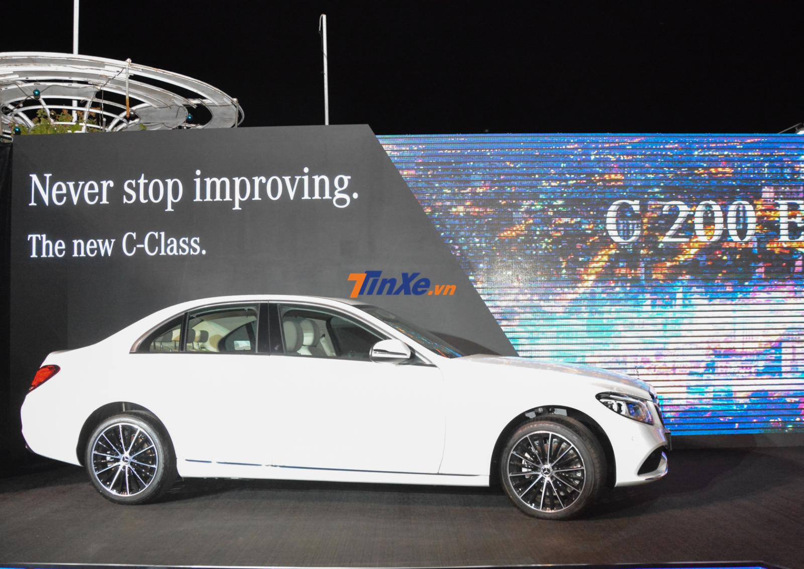 Hiện Mercedes-Benz C200 Exclusive 2019 đang có giá bán chính hãng 1,709 tỷ đồng Hiện Mercedes-Benz C200 Exclusive 2019 đang có giá bán chính hãng 1,709 tỷ đồng