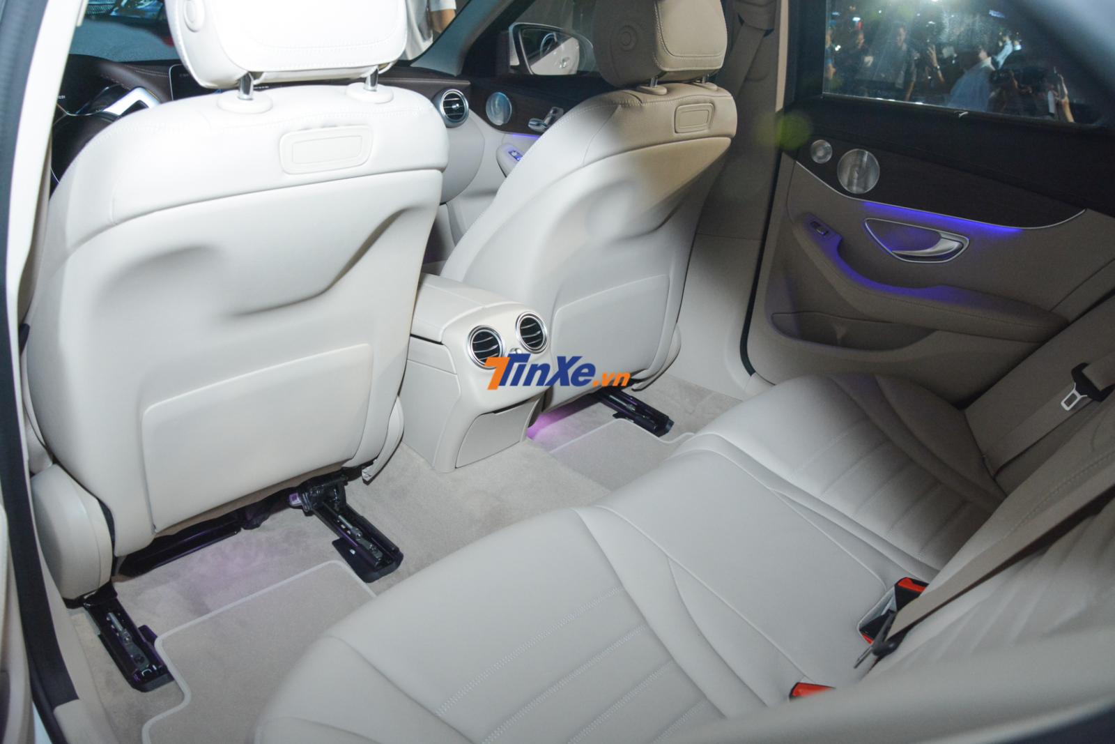 Và đây là khoang hành khách của Mercedes-Benz C200 Exclusive 2019 Và đây là khoang hành khách của Mercedes-Benz C200 Exclusive 2019