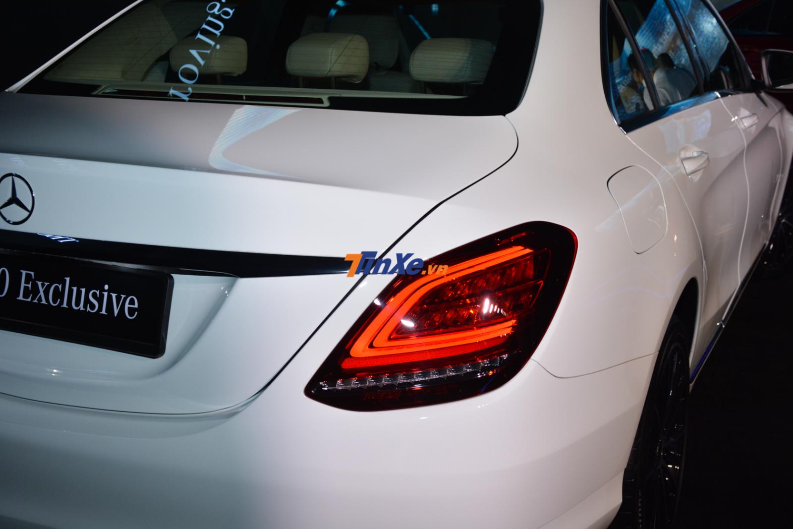 Đầu tiên là hệ thống đèn LED và đèn hậu mới Đầu tiên là hệ thống đèn LED và đèn hậu mới