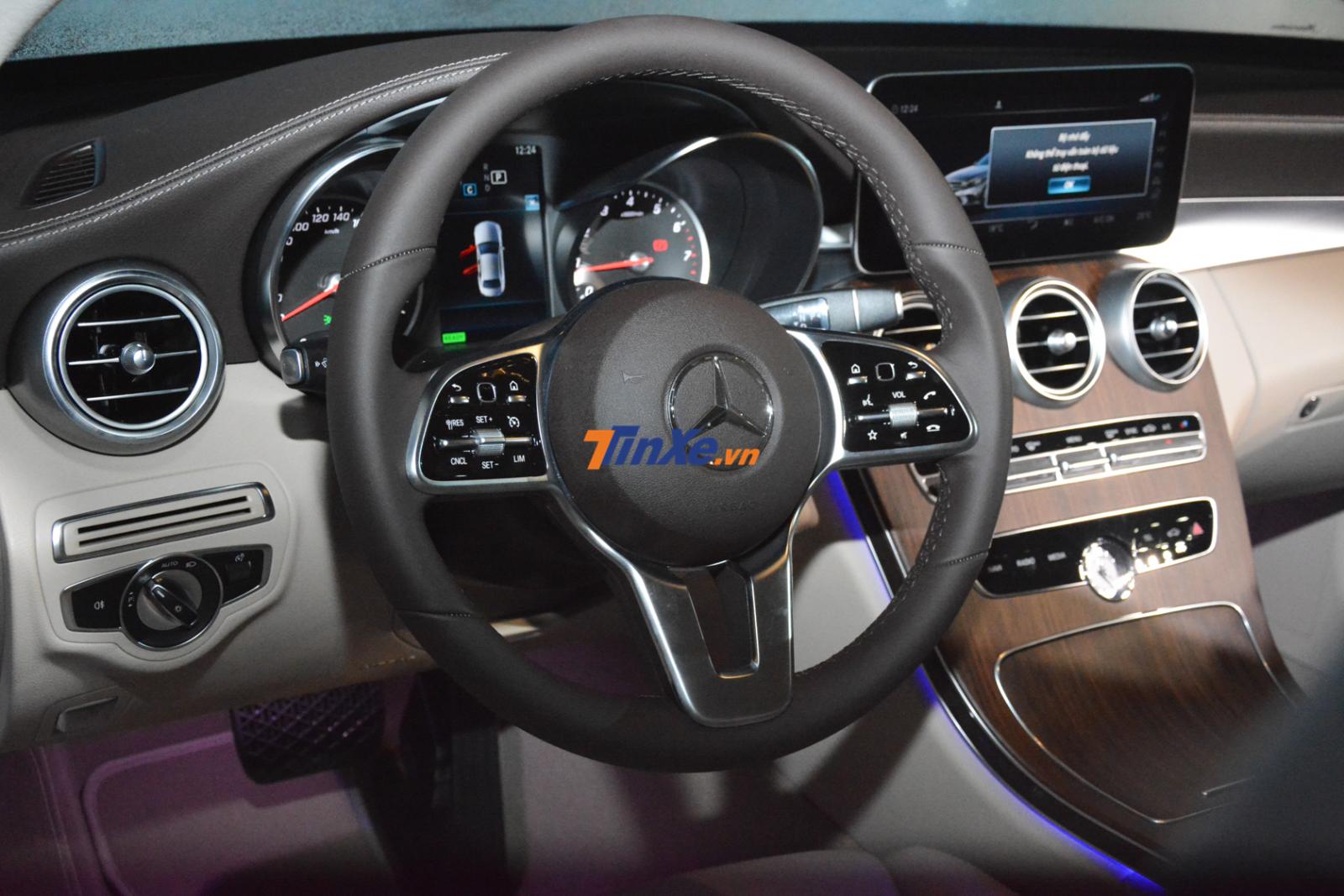 Tay lái 3 chấu bọc da với nút điều khiển cảm ứng Tay lái 3 chấu bọc da với nút điều khiển cảm ứng