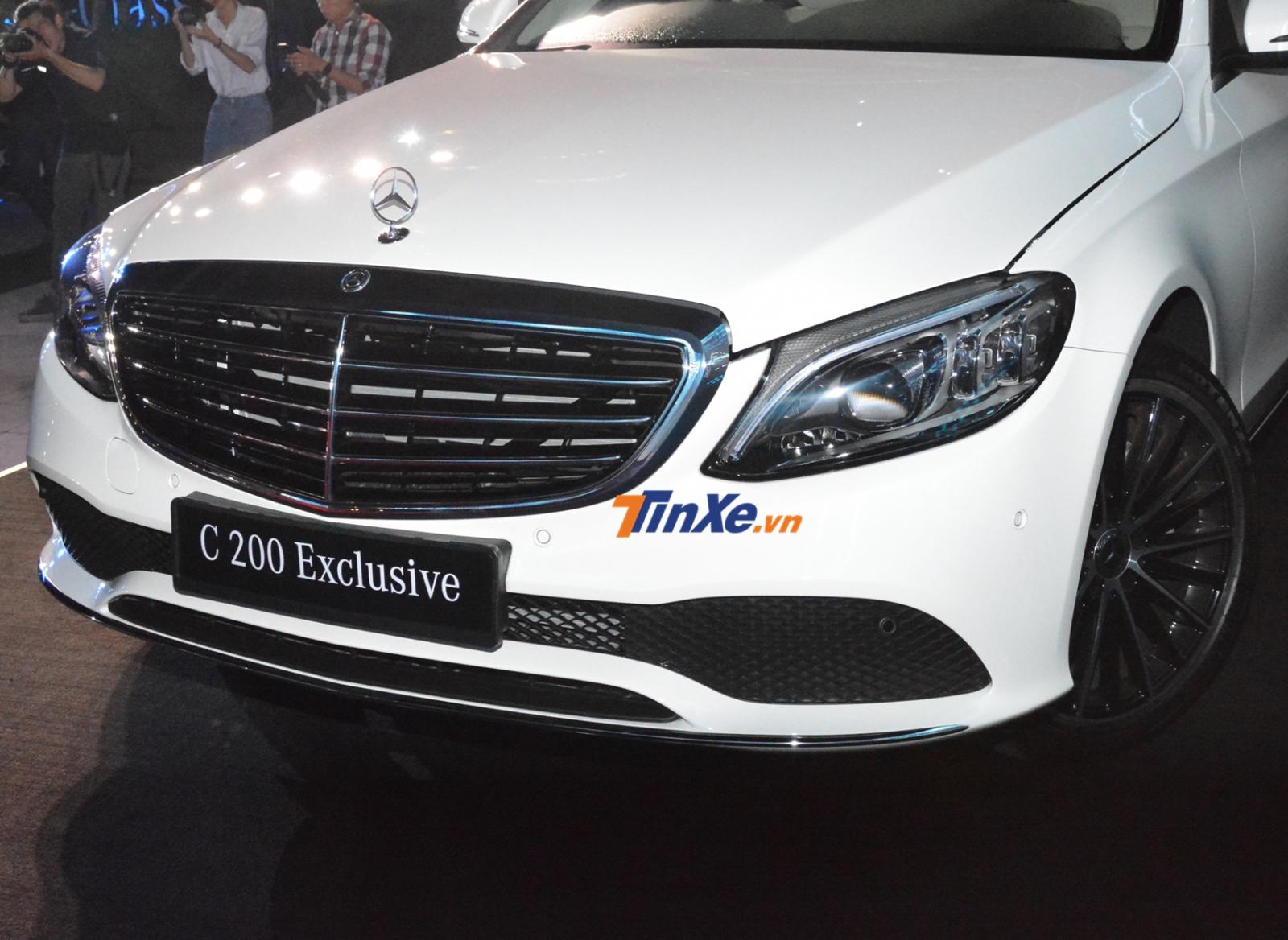 Mercedes-Benz C200 Exclusive 2019 của Ngô Kiến Huy khác biệt với Mercedes-Benz C200 2019 chính là đèn Multi-Beam LED Mercedes-Benz C200 Exclusive 2019 của Ngô Kiến Huy khác biệt với Mercedes-Benz C200 2019 chính là đèn Multi-Beam LED