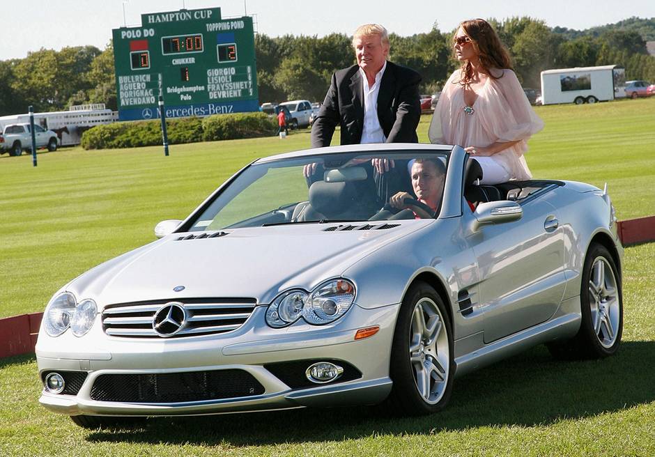 Vợ chồng Tổng thống Mỹ trên 1 chiếc Mercedes-Benz mui trần