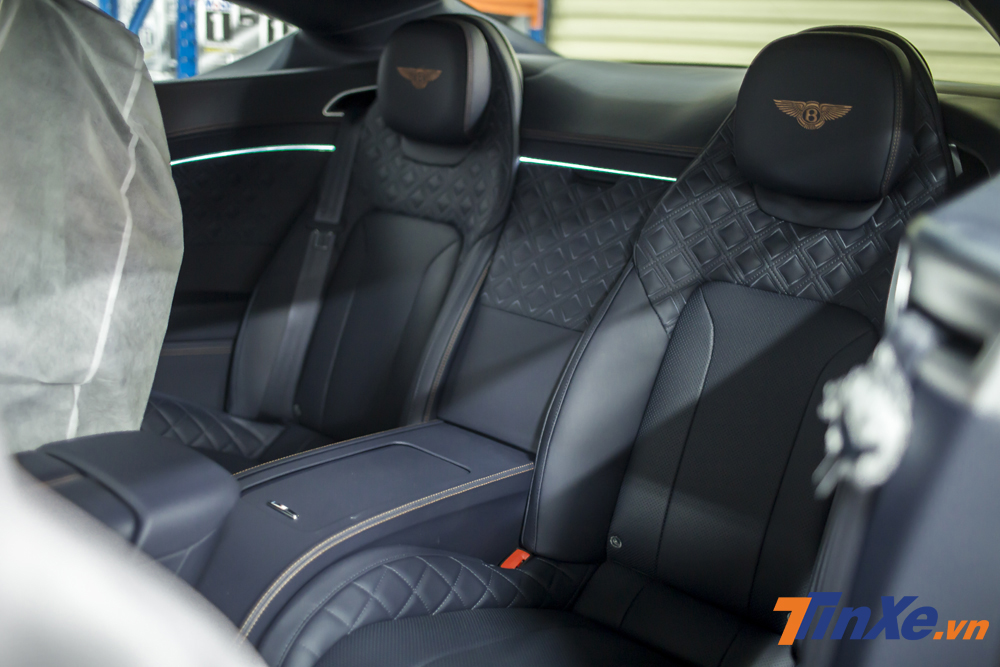 2 hàng ghế sau của Bentley Continental GT đời 2018 đầu tiên về Việt Nam