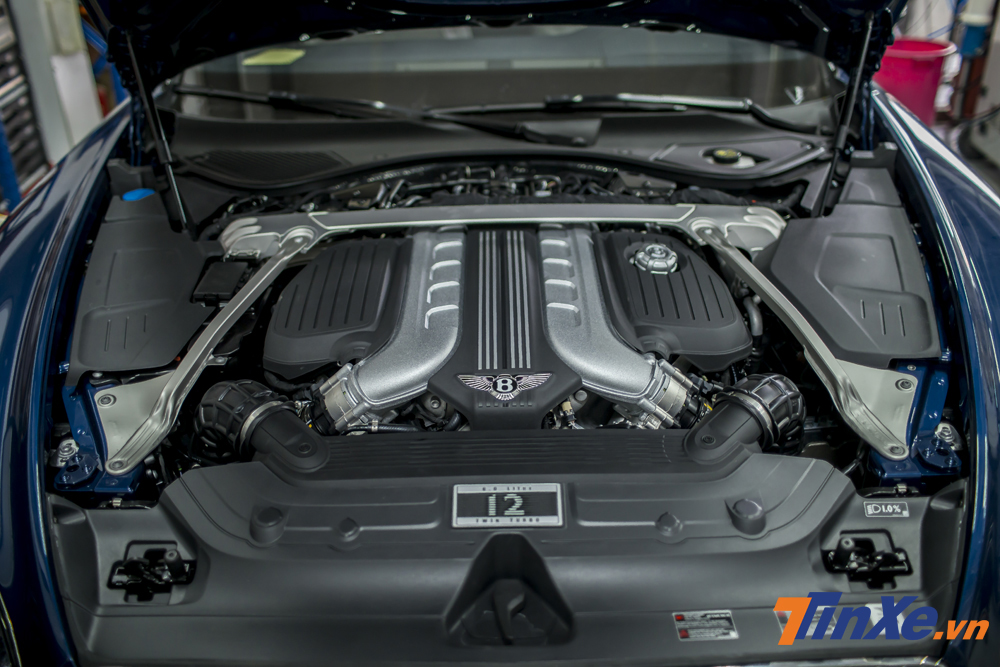 Động cơ W12 của Bentley Continental GT 2018 đầu tiên về Việt Nam