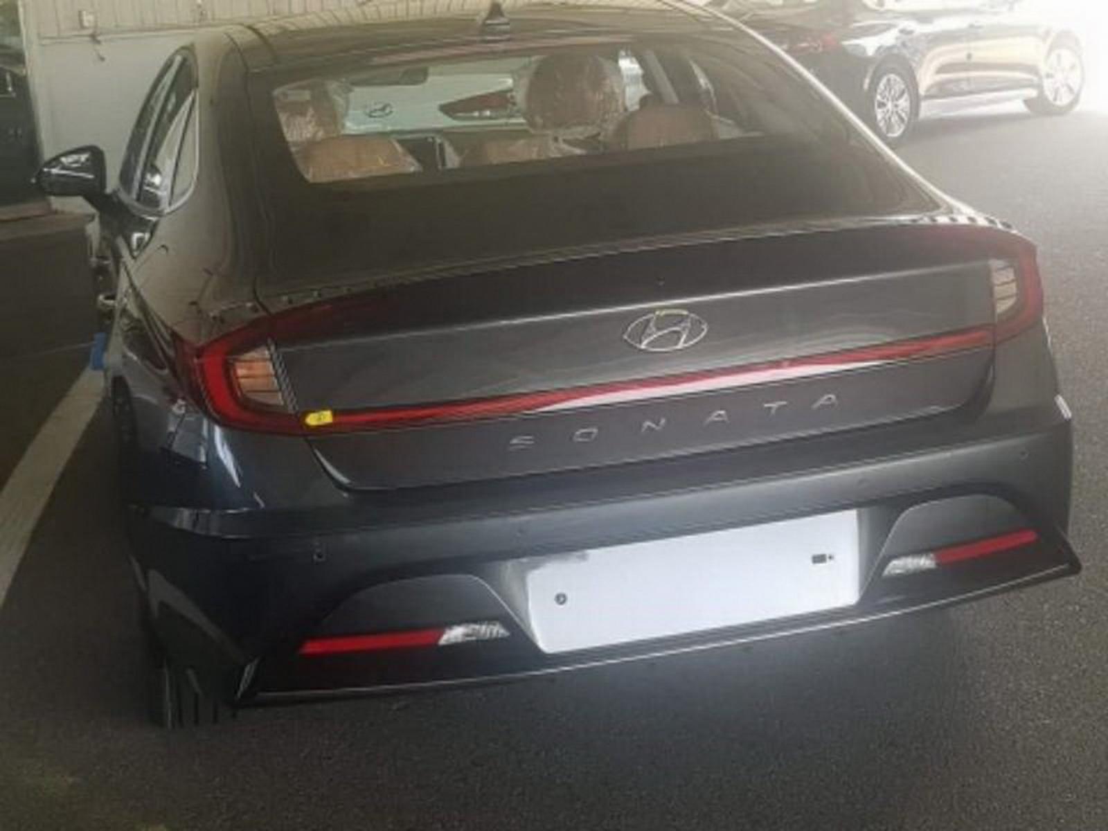 Hyundai Sonata 2020 được trang bị cụm đèn hậu nối liền nhau Hyundai Sonata 2020 được trang bị cụm đèn hậu nối liền nhau