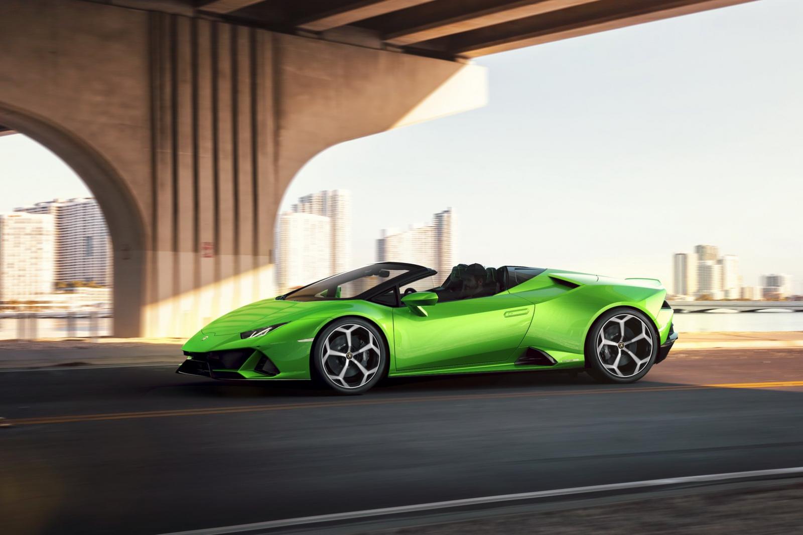 Lamborghini Huracan Evo Spyder sử dụng khối động cơ V10 cho công suất tối đa 640 mã lực