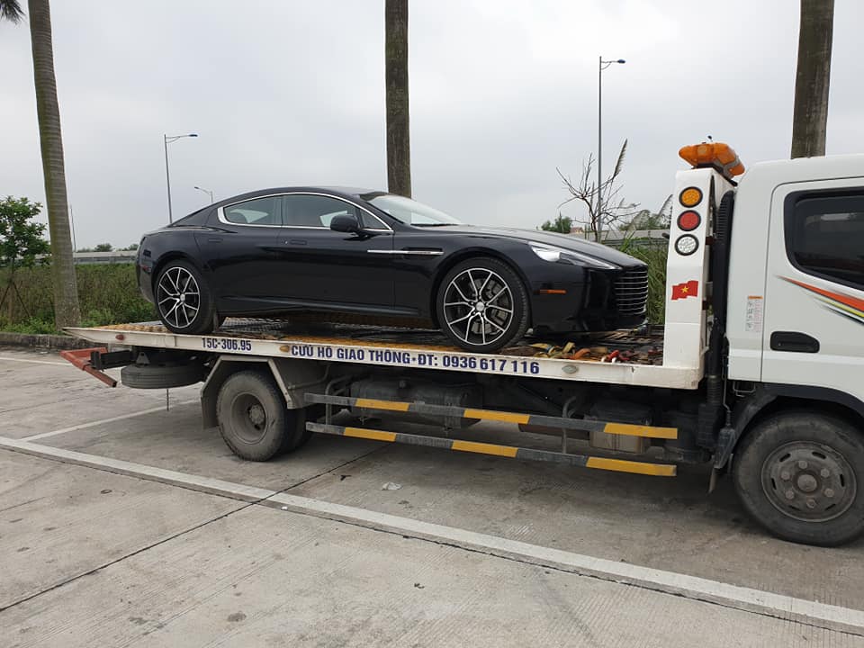 Đây là chiếc Aston Martin Rapide S thứ 4 tại Việt Nam Đây là chiếc Aston Martin Rapide S thứ 4 tại Việt Nam