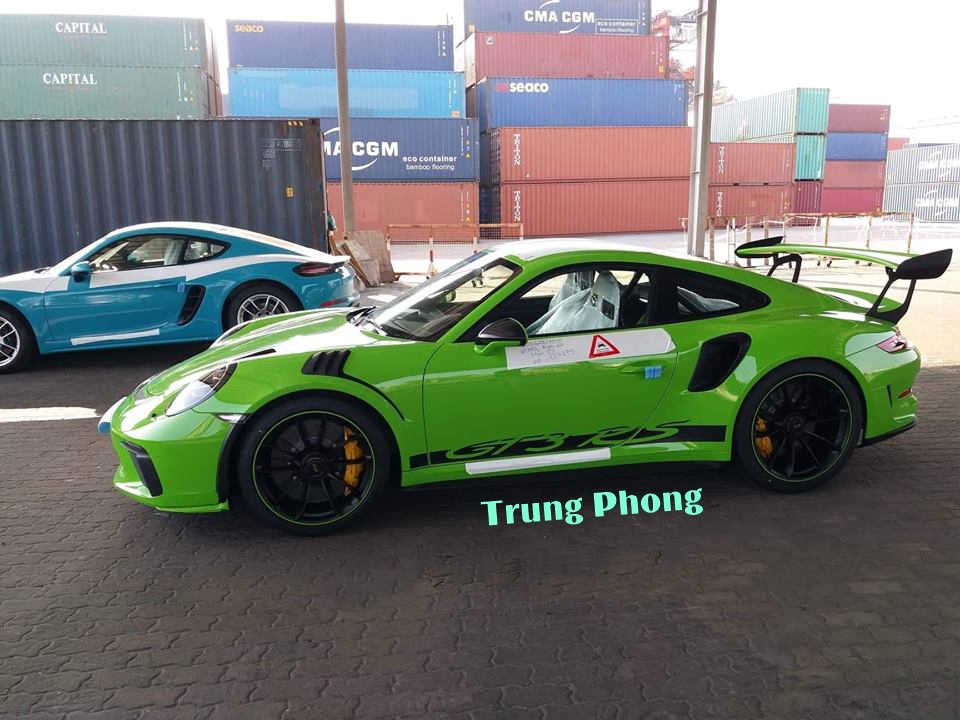 Ngoại thất chiếc Porsche 911 GT3 RS đời 2019 thứ 3 về Việt Nam có màu sơn xanh Lizard Green