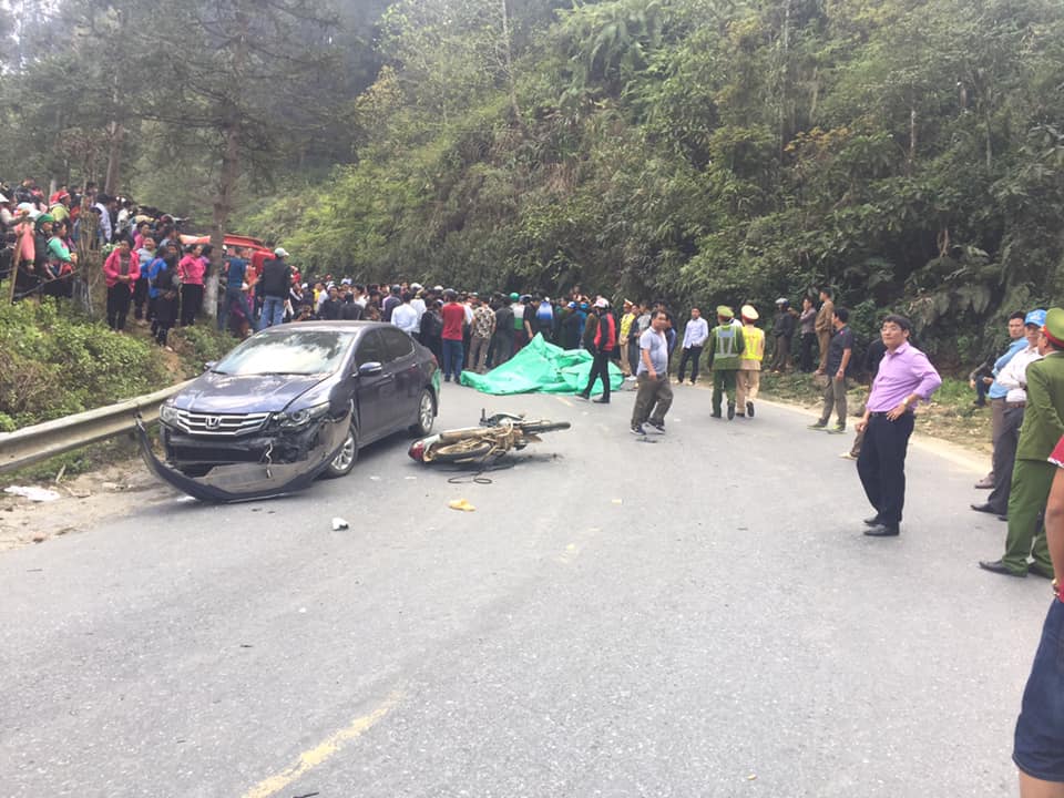 Hiện trường vụ tai nạn giữa xe máy và ô tô Honda City