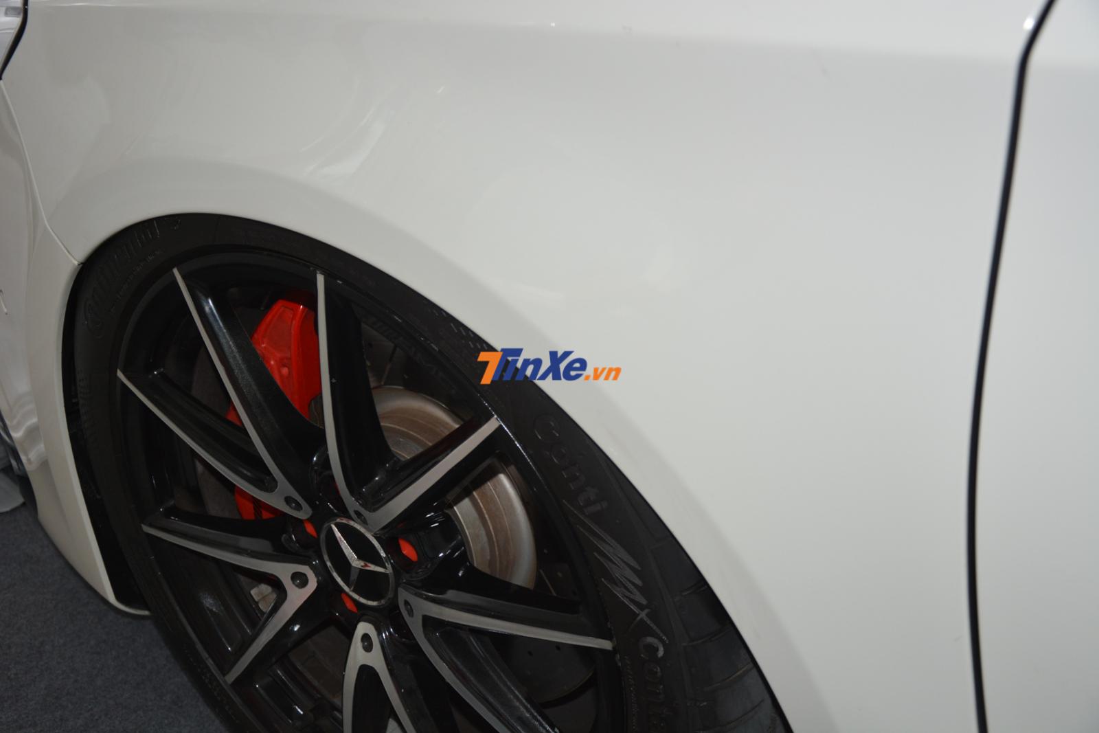 Xe còn được chủ nhân hạ gầm rất đẹp mắt Xe còn được chủ nhân hạ gầm rất đẹp mắt