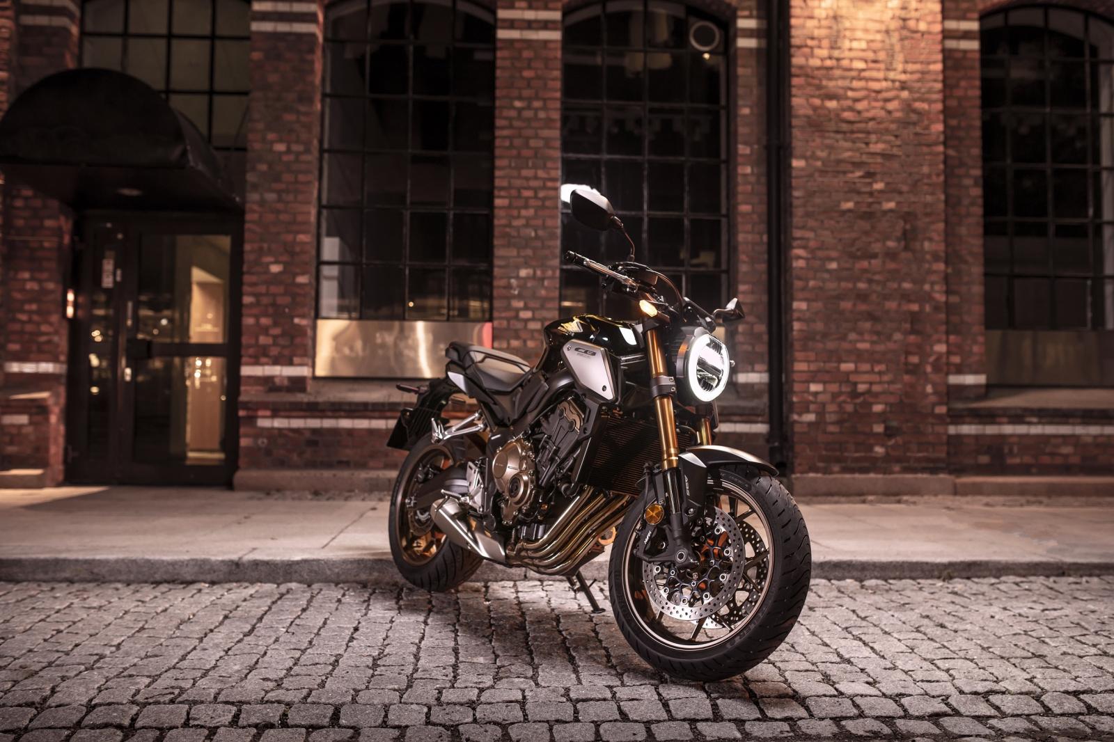 Honda CB650R 2019 mang thiết kế tân hoài cổ, lấy cảm hứng từ xe Café Racer, khác hoàn toàn so với vẻ thể thao của Honda CB650F Honda CB650R 2019 mang thiết kế tân hoài cổ, lấy cảm hứng từ xe Café Racer, khác hoàn toàn so với vẻ thể thao của Honda CB650F