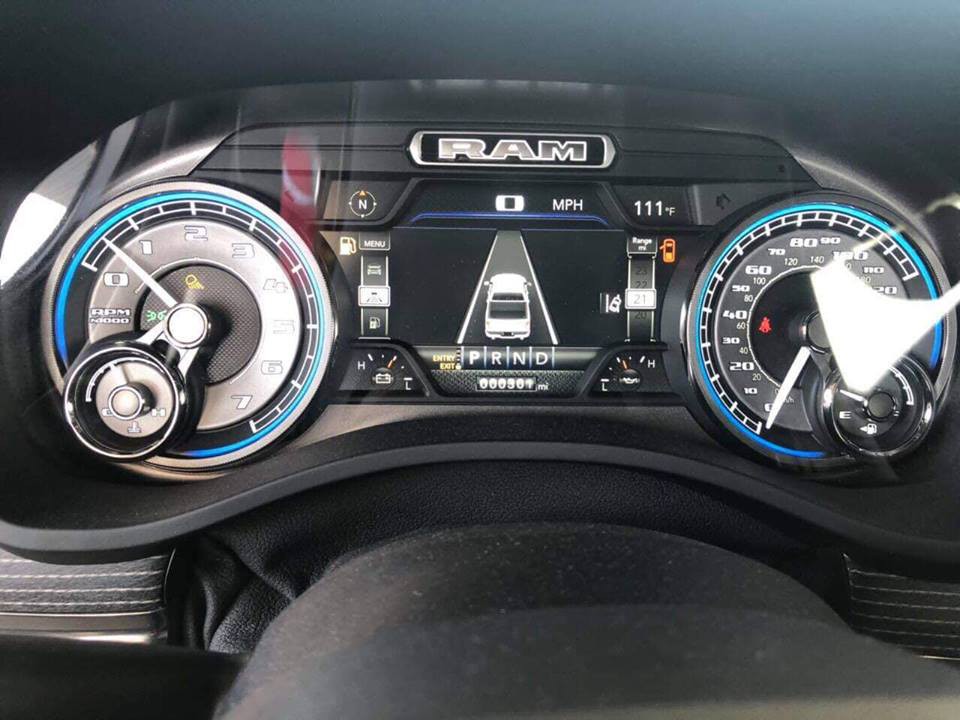 Thiết kế cụm đồng hồ của Ram 1500 Limited