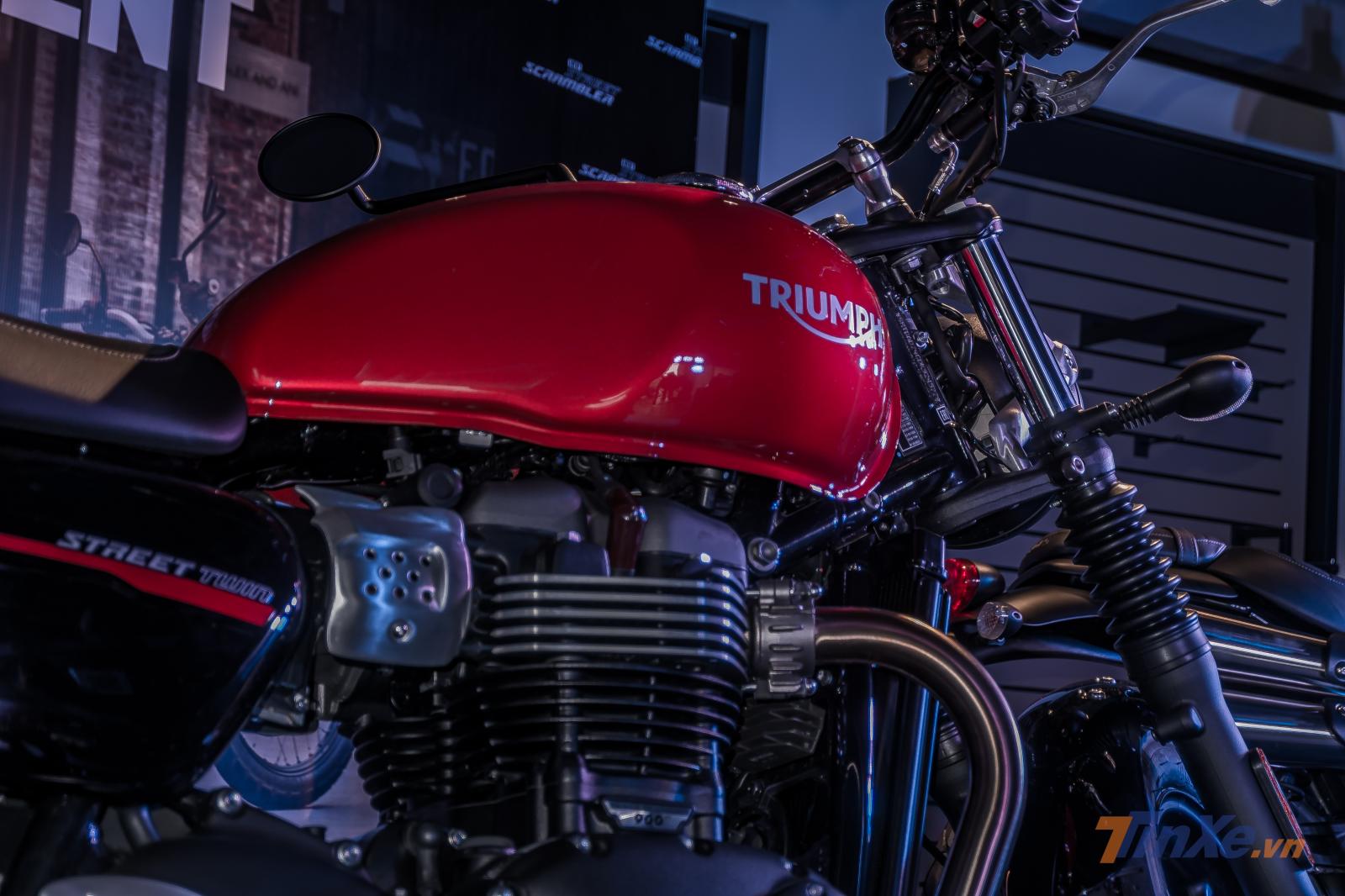 Bình xăng trên Triumph Street Twin 2019 vẫn giữ nguyên thiết kế tuyệt đẹp vốn có của mình Bình xăng trên Triumph Street Twin 2019 vẫn giữ nguyên thiết kế tuyệt đẹp vốn có của mình