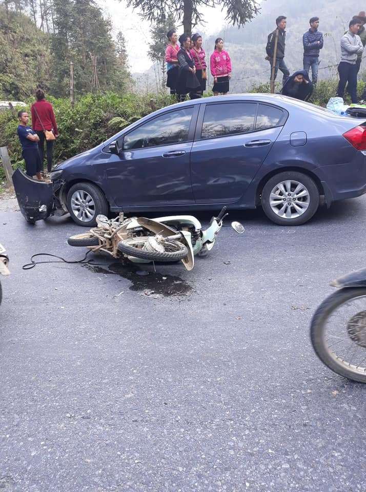 Chiếc xe máy của nam học sinh bị hỏng nặng sau vụ tai nạn