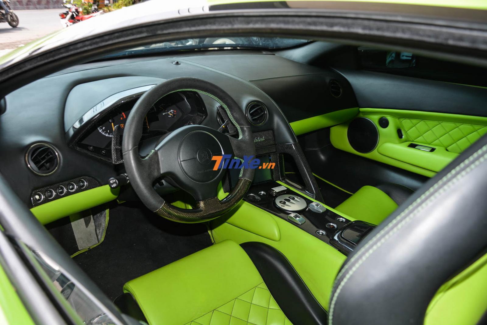 Nội thất siêu xe Lamborghini Murcielago LP640 đang được rao bán