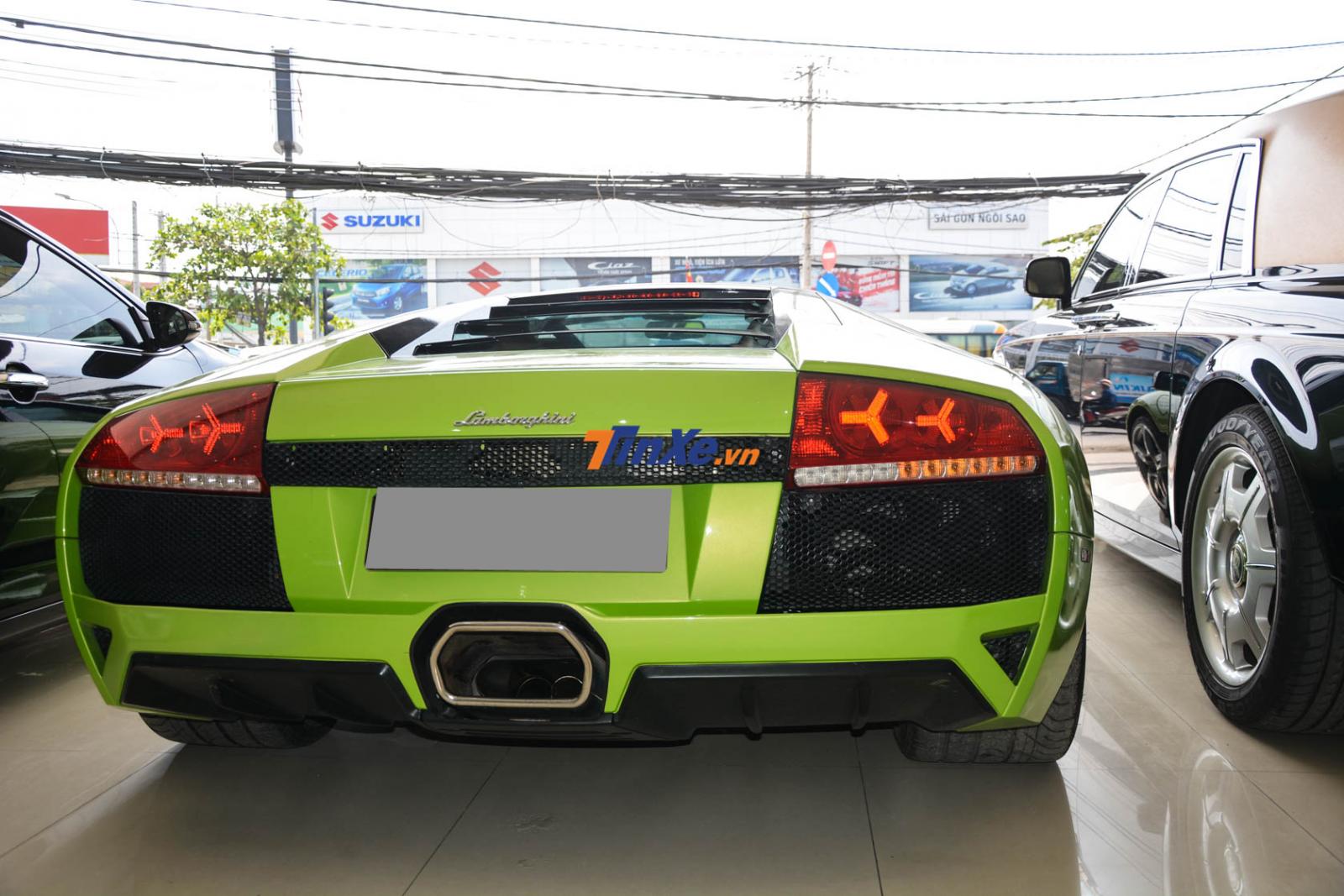 Màu sơn của chiếc siêu xe Lamborghini Murcielago LP640 này có tên gọi Verde Ithaca